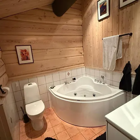Beautiful Log Cabin In Trysilfjellet South, Ski In Ski Out *