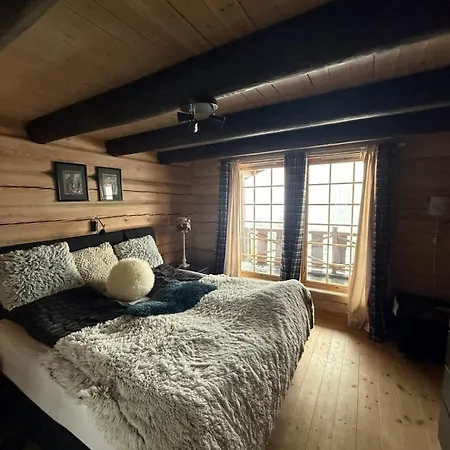 Beautiful Log Cabin In Trysilfjellet South, Ski In Ski Out *